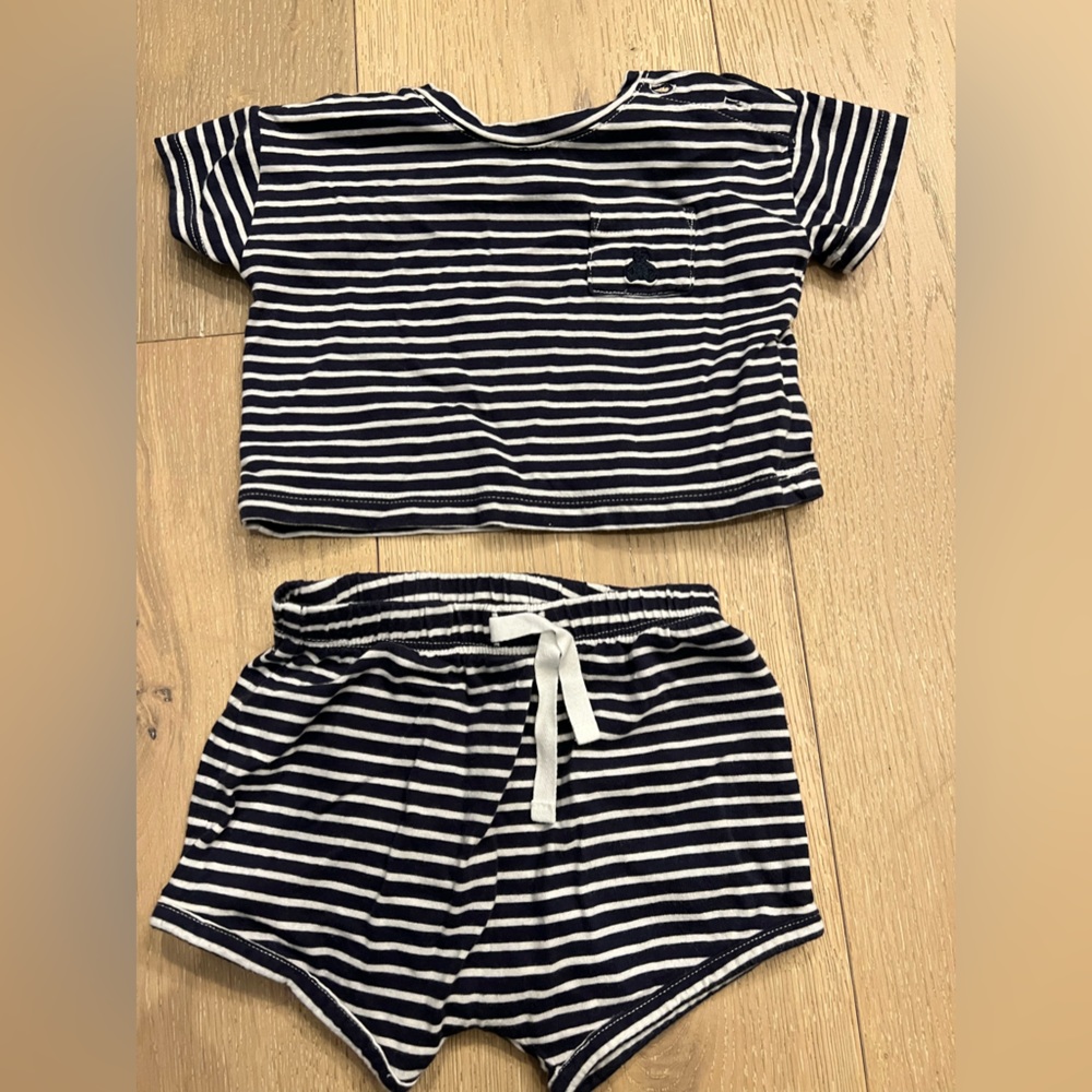 Baby Gap - 2 piece short set - Navy Stripes - Size 3-6 Months - Gently Used